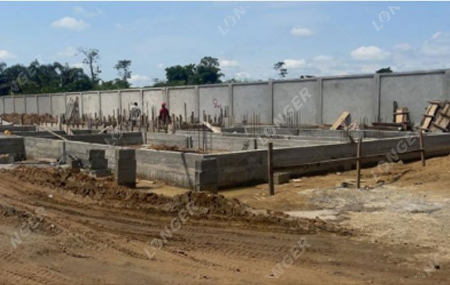 Planta de processamento de manteiga de amendoim em construção.jpg